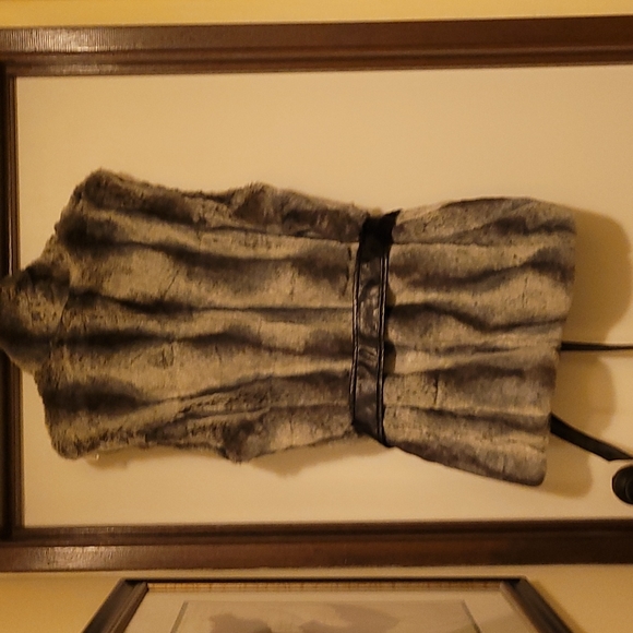 Kristen Blake faux fur plush vest brown gray LIKE NEW Chinchilla - Picture 3 of 3